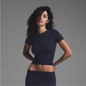 SKIMS NWT Fits Everybody Short Sleeved Tee - Navy